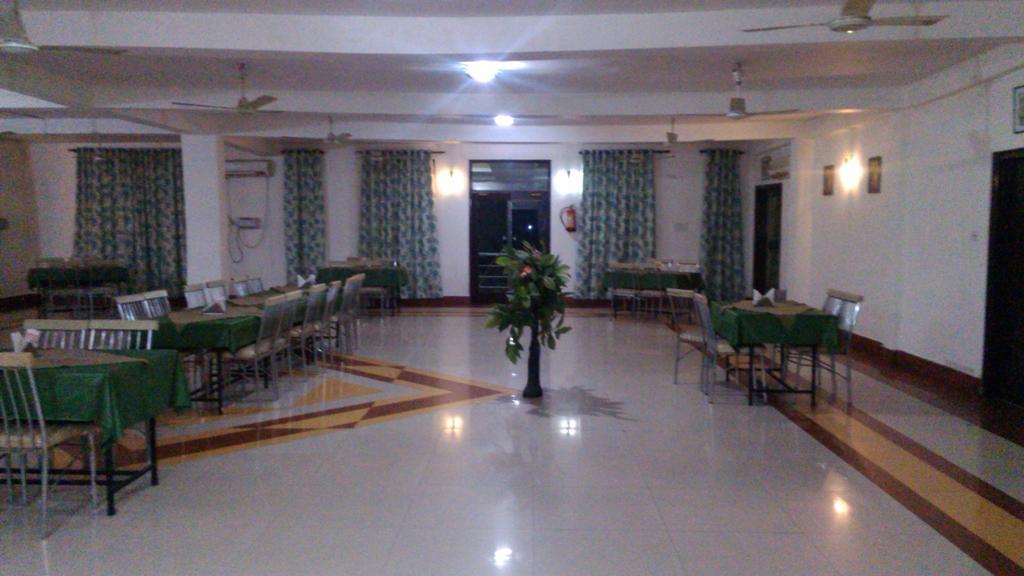 Hotel Kanishka Kanpur Eksteriør billede