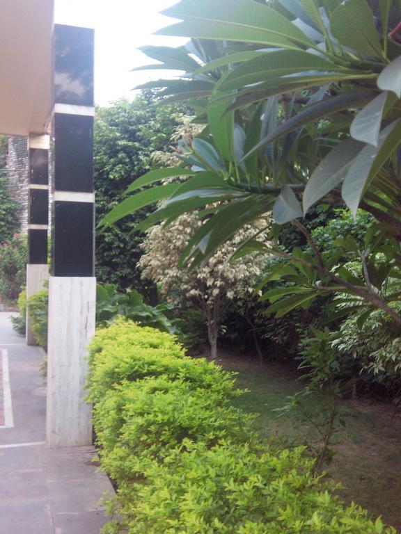 Hotel Kanishka Kanpur Eksteriør billede